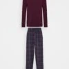 Pier One Pyjama - Bordeaux/Dark Blue 2 Pier One Pyjama - Bordeaux/Dark Blue -Pier One 06bef4272d46448cb28fb055f1c1000a