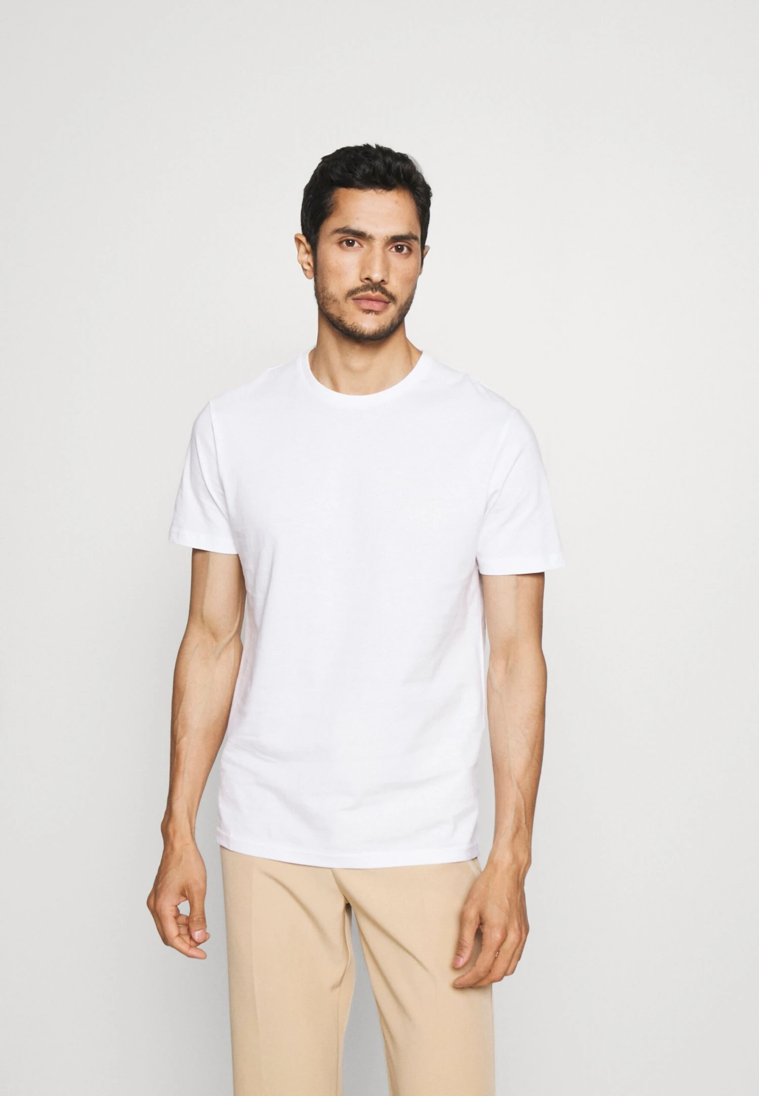 Pier One 5 Pack - T-Shirt Basic - White/Black/Bordeaux 4 Pier One 5 Pack - T-Shirt Basic - White/Black/Bordeaux - Afbeelding 2