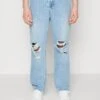 Pier One Distress On Knees - Relaxed Fit Jeans - Light Blue Denim -Pier One c70e5d5afc5f4fc1bdf2398420fe8195