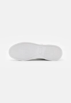Pier One Sneakers Laag - White 12 Pier One Sneakers Laag - White -Pier One d027c206c4524f7bafd64b9b3021e7e6