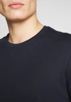 Pier One 2 Pack - T-Shirt Basic - White/Dark Blue 13 Pier One 2 Pack - T-Shirt Basic - White/Dark Blue -Pier One de6827f8d2cf4a2c856d09a9d7f8109d