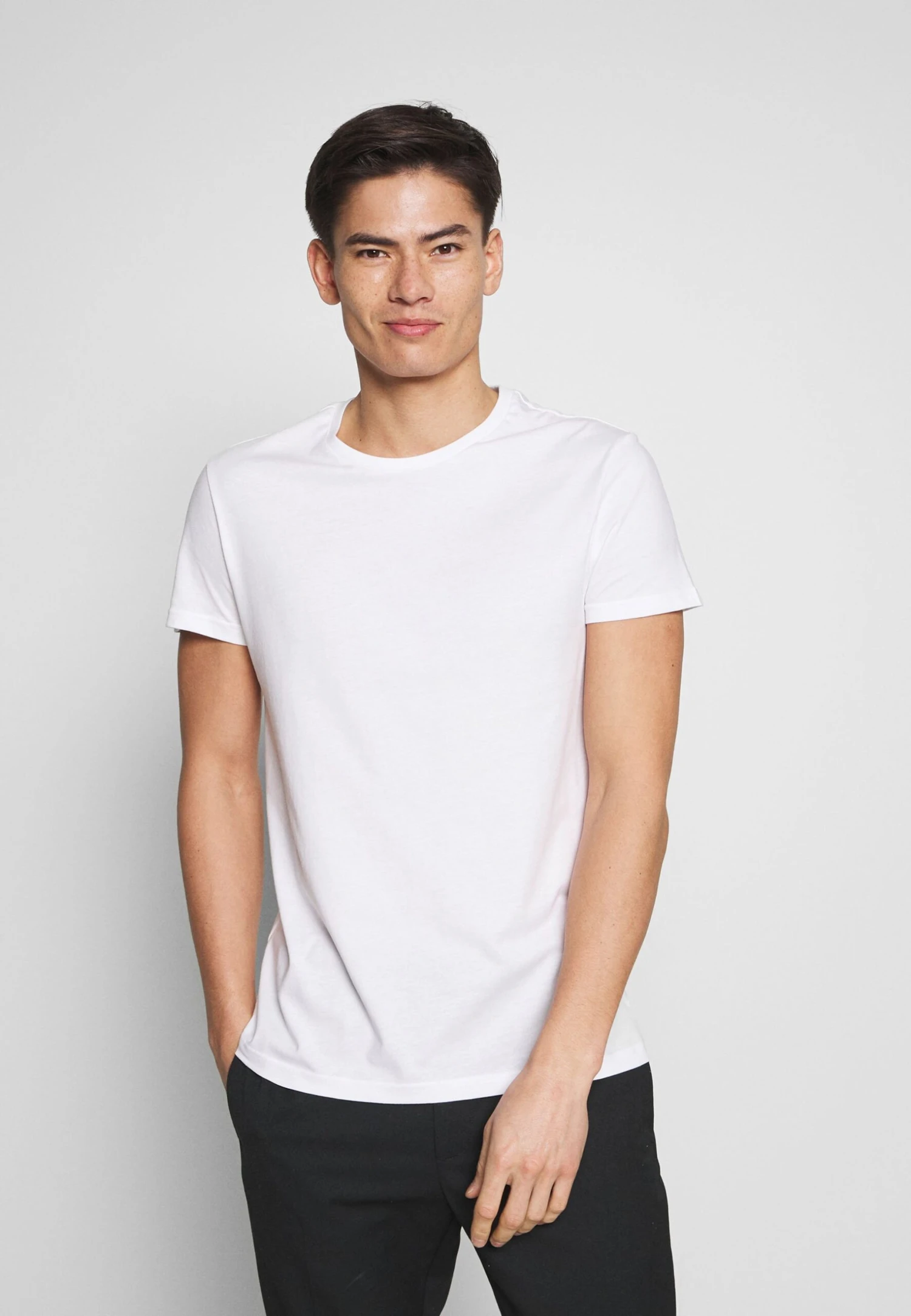 Pier One 5 Pack - T-Shirt Basic - Olive/ White/ Navy /Yellow /Black 4 Pier One 5 Pack - T-Shirt Basic - Olive/ White/ Navy /Yellow /Black - Afbeelding 2